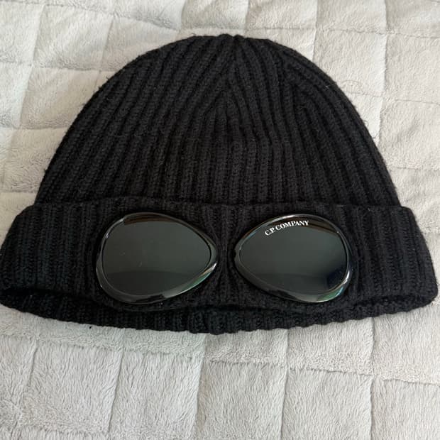 C.P 컴퍼니 고글 비니 팔아요