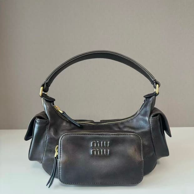 미우 미우 나파 레더 호보백 블랙 5BC146