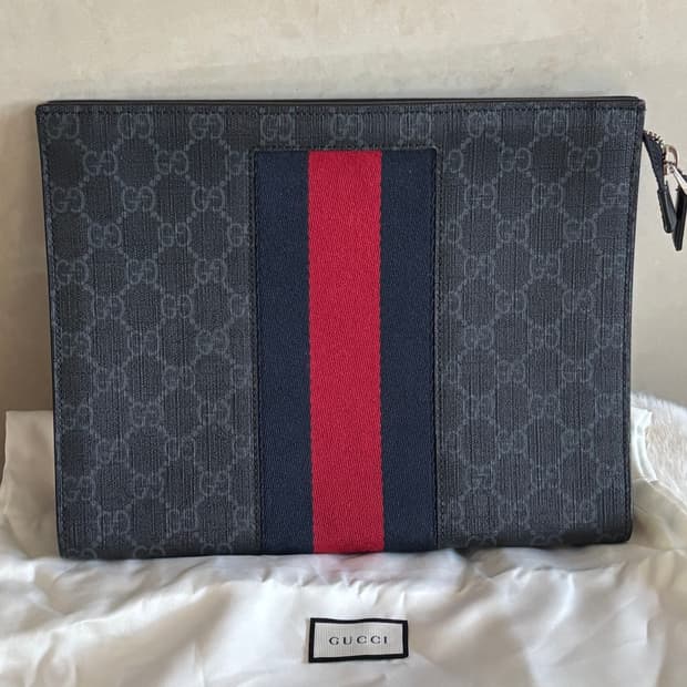 구찌 GG 수프림 클러치백