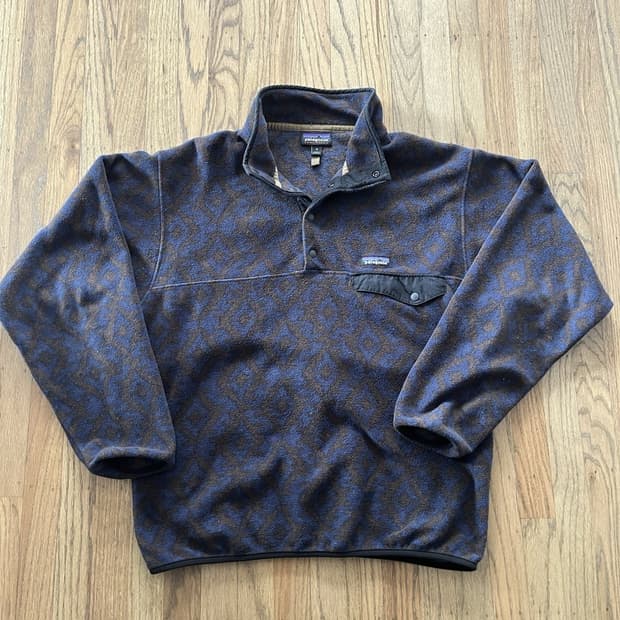 파타고니아 신칠라 스냅-T 네이비/브라운 아즈텍 패턴