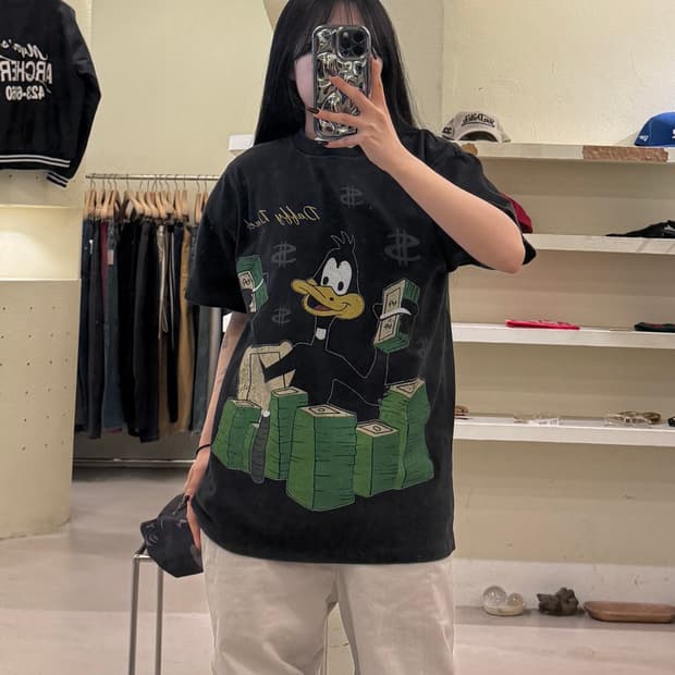 루니툰 대피덕 프린팅 반팔 티셔츠 U1725