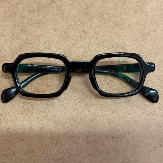 알텐더 디그다 블랙(브라운 변색렌즈)