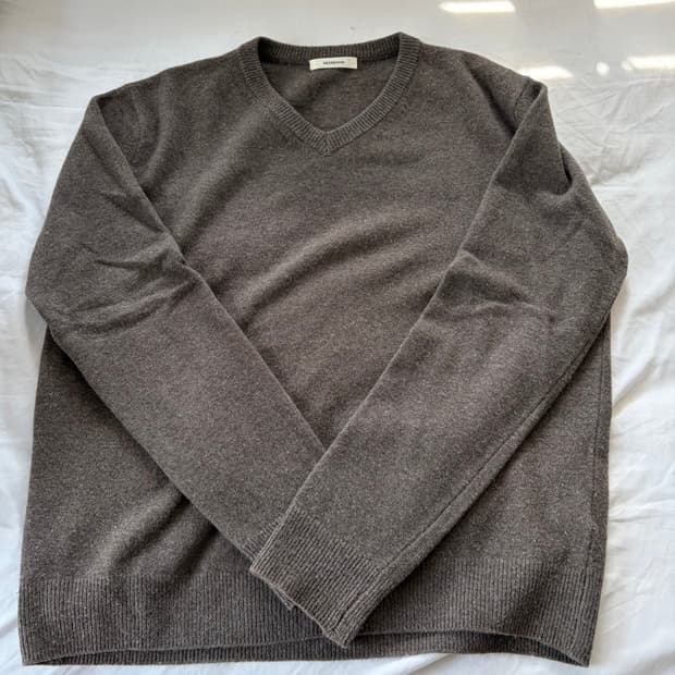 모노하 캐시미어 브이넥 니트