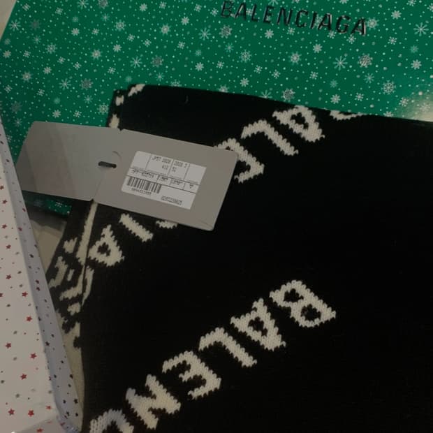 발렌시아가 울 머플러