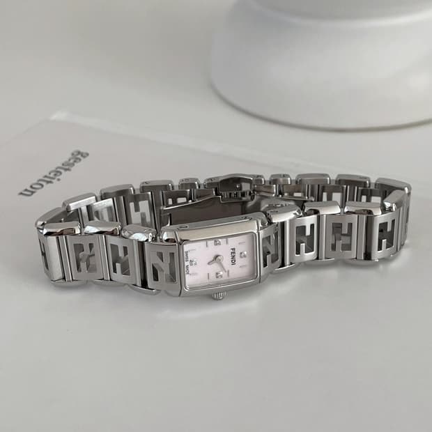 FENDI pink shell 4p stone watch / 펜디 시계