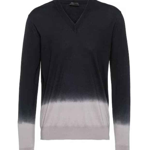 [50] 프라다 그라데이션 브이넥 니트 새상품