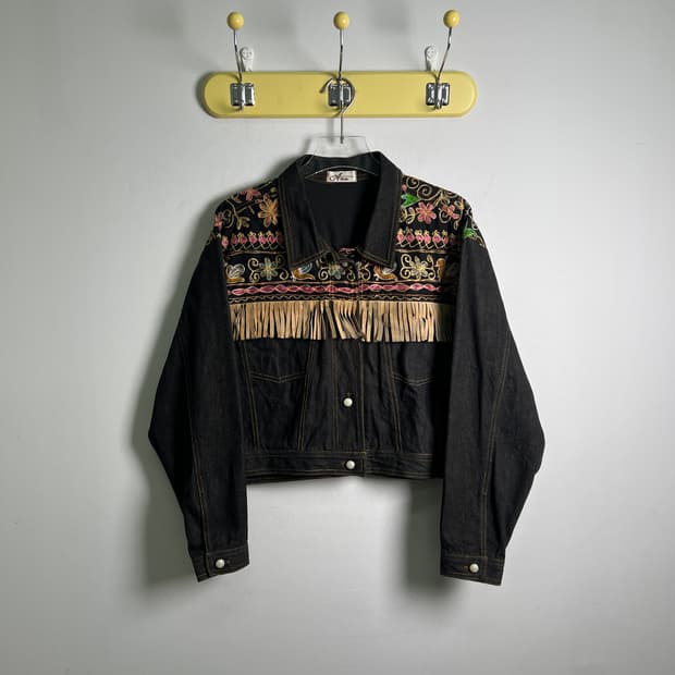 Ann 빈티지 프린지 자수 흑청 데님 크롭 자켓 