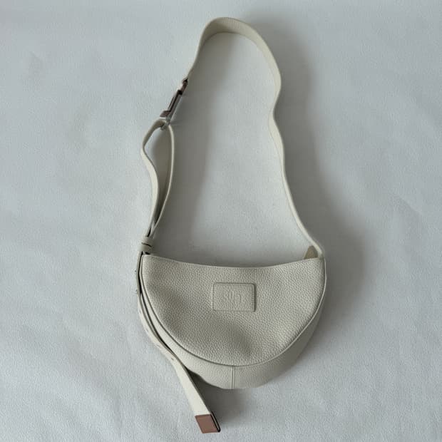 소프트서울(SOFT SEOUL) 레더 크로스백