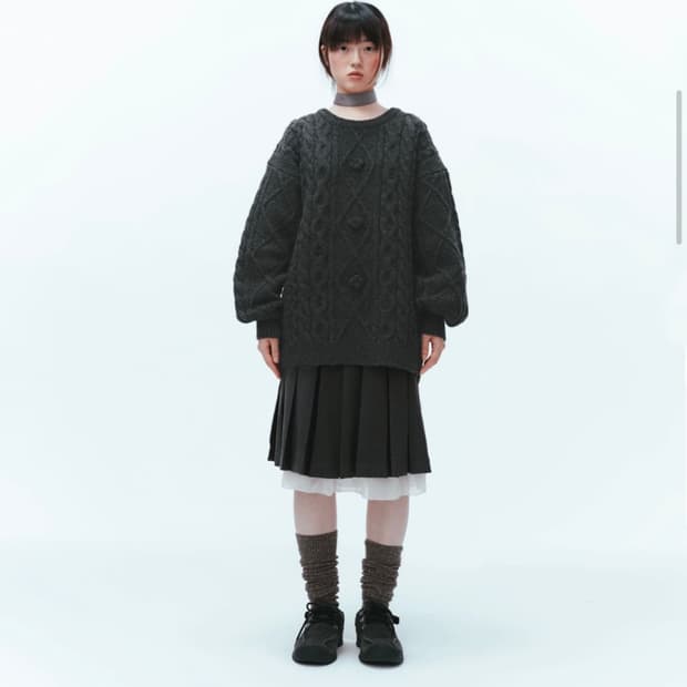 코이세이오 폼폼 니트 차콜 구해요