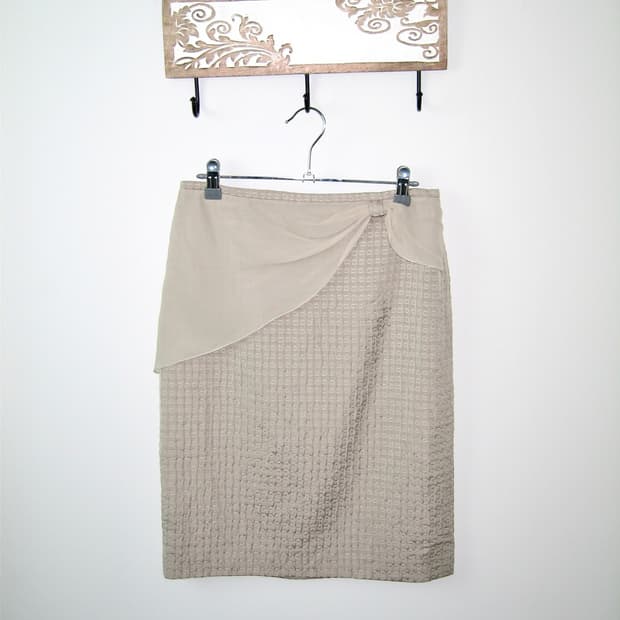 Armani Collezioni (아르마니 콜레지오니)엠보싱 미디 스커트