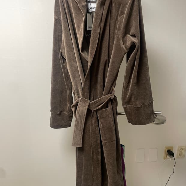 고블린웨어 벨벳 브라운 가운