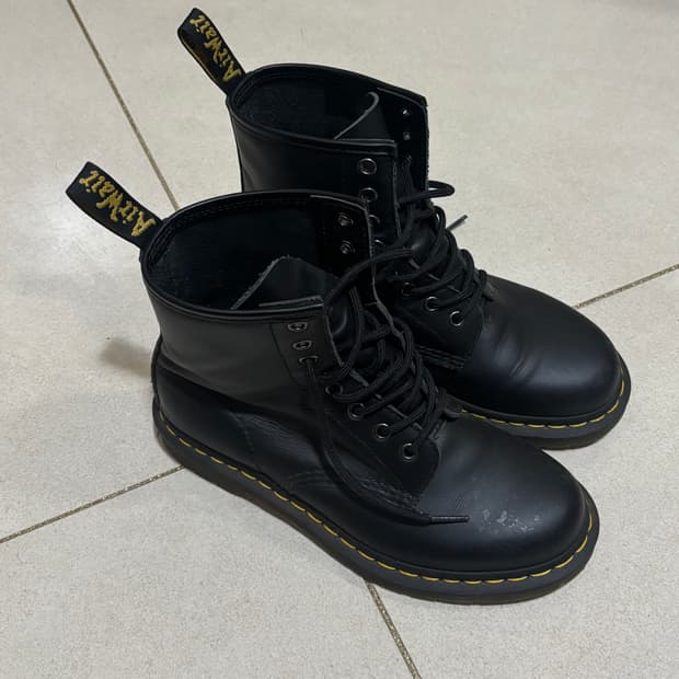 닥터마틴 1460 8홀 240