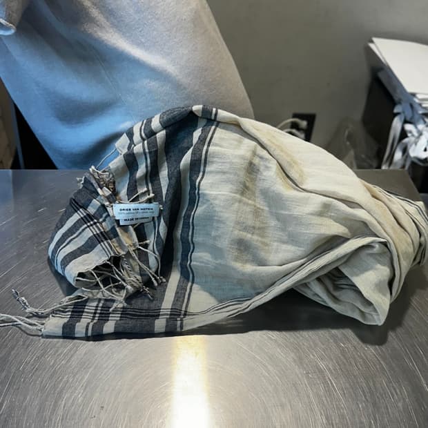 드리스반노튼 실크 스카프