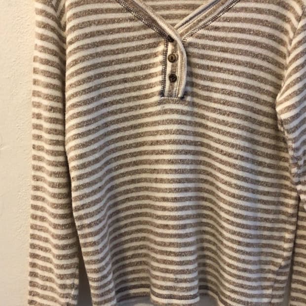 우드 버튼 스트라이프 슬리브