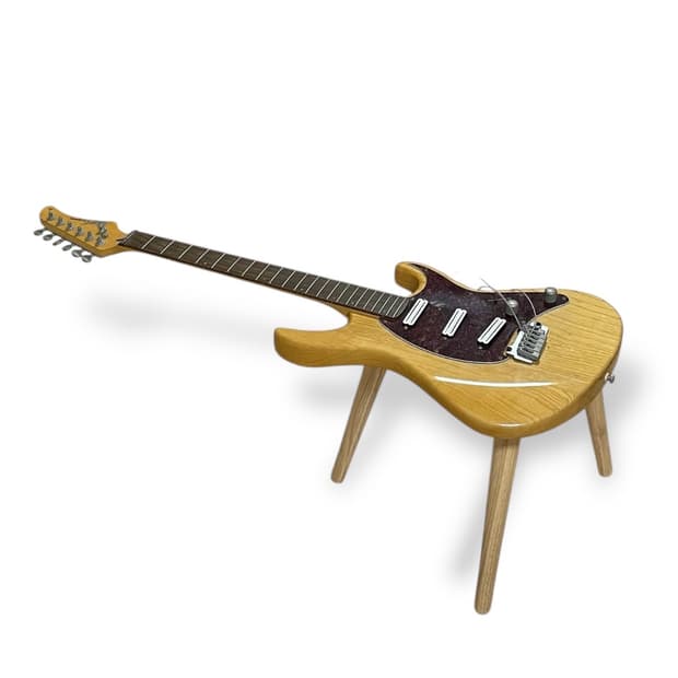 Guitar Side Table 테이블