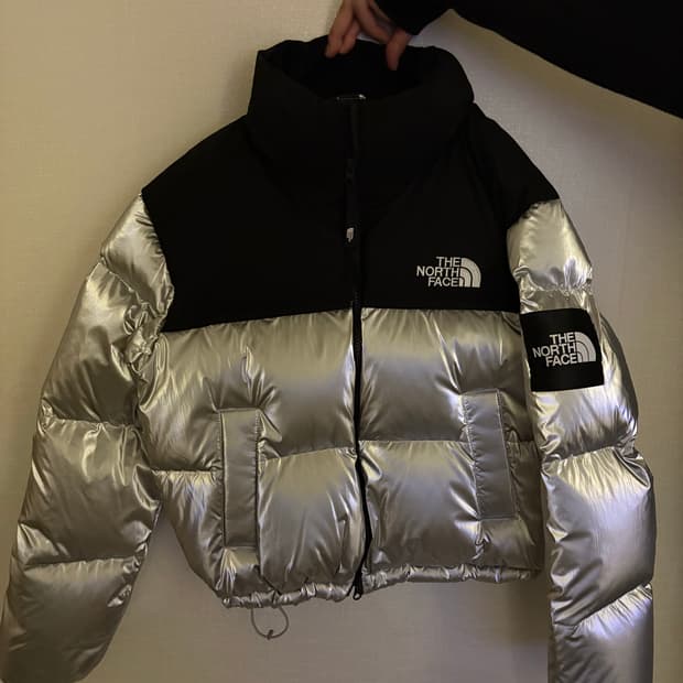 노스페이스 패딩 (은색 / 새상품) s사이즈