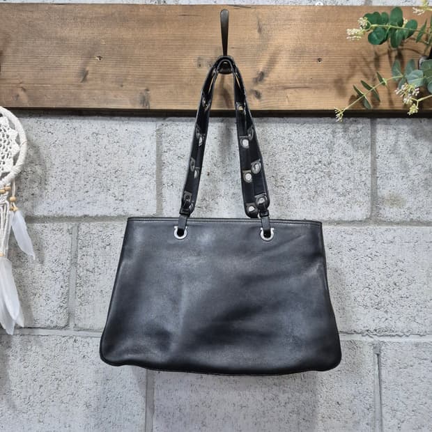 살바토레 페레가모 간치니 블랙레더 숄더백