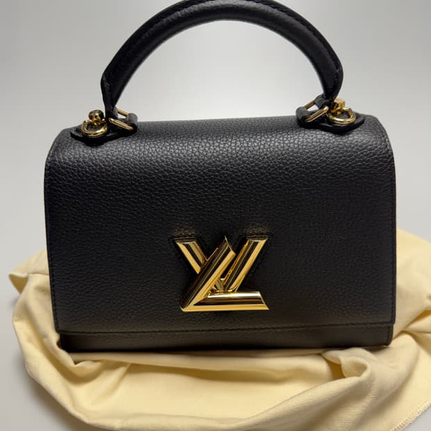 루이비통 트위스트 원핸들 pm 블랙.