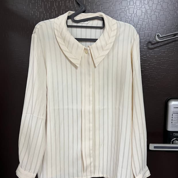 스트라이프 카라 긴팔 블라우스 free