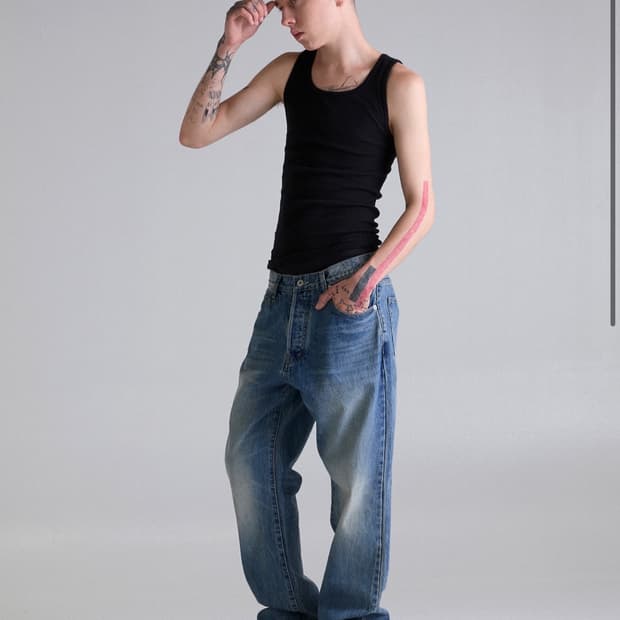 [1] 252 RELAXED FLARE DENIM JEANS (USED)