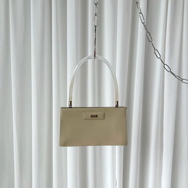 구찌 x 톰포드 2000s 글로시 레더 루사이트 바 핸들 숄더백