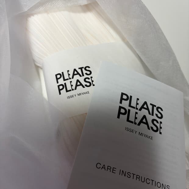 이세이 미야케 플리츠플리즈 스카프 아이보리 (새상품)