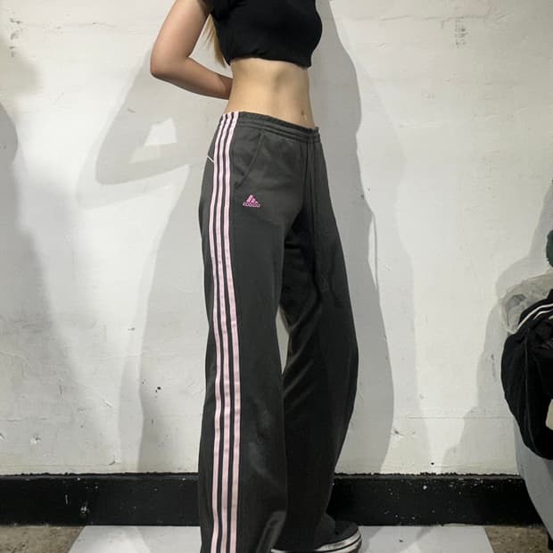 아디다스 차콜 대장급 와이드 부츠컷 핑크 삼선 트레이닝 와이드 팬츠 M