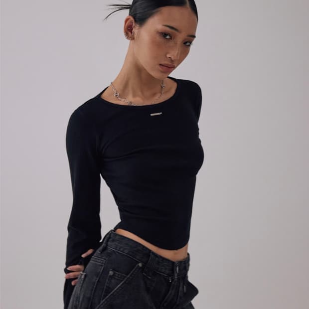[새상품] 트리밍버드 보트넥 핑거홀 롱슬리브 블랙