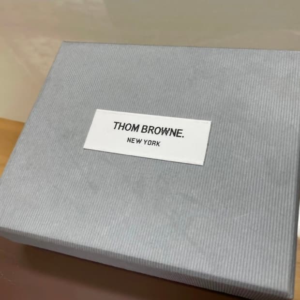 톰브라운 카드지갑 새상품 판매합니다 