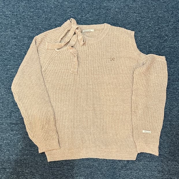 팬시클럽 원숄더 니트