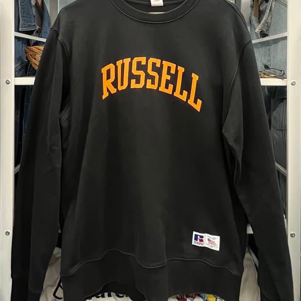 러셀 블랙 맨투맨 티셔츠