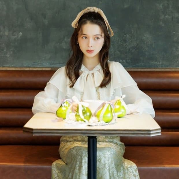 2way 리본 스트링 디테일 아이보리 에크루 셔링 볼레로 가디건 블라우스