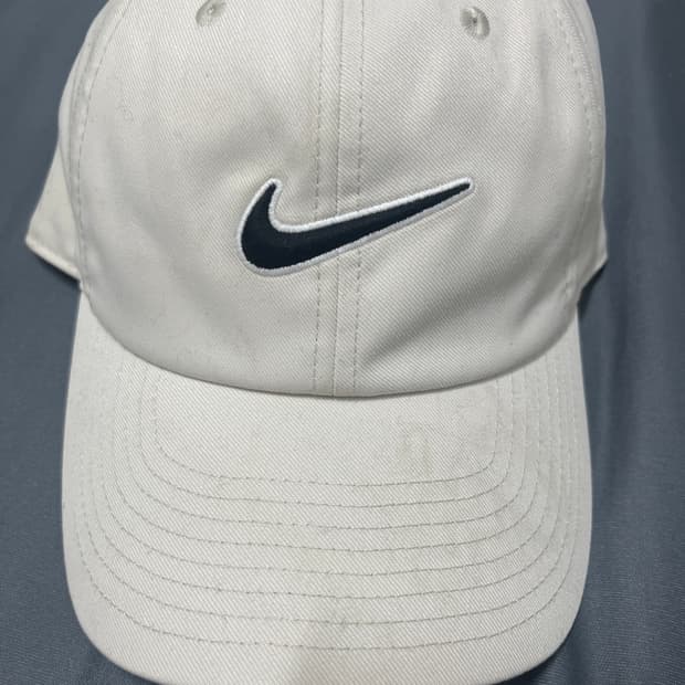 Nike Embroidered Swoosh Cap - M/L