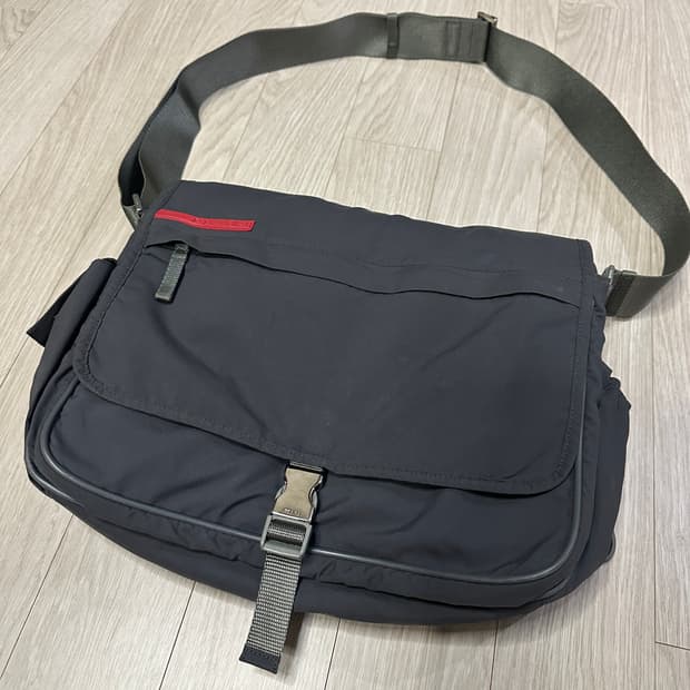 00s 프라다스포츠 크로스백