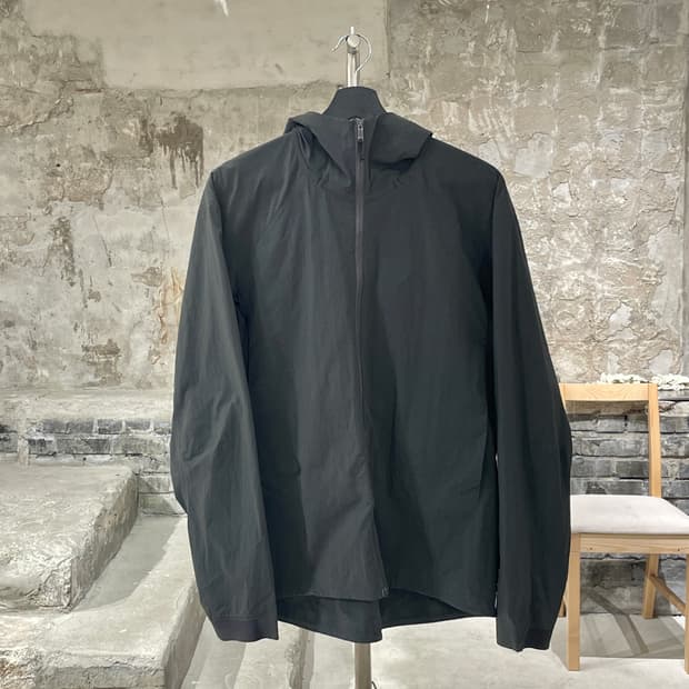 아크테릭스 베일런스 그레이 나일론 윈드 브레이커