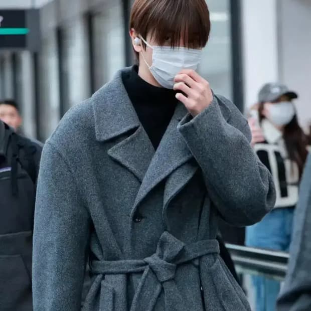 [새상품] 24FW 렉토 핸드메이드 쿠세 오버사이즈 변우석 코트 그레이