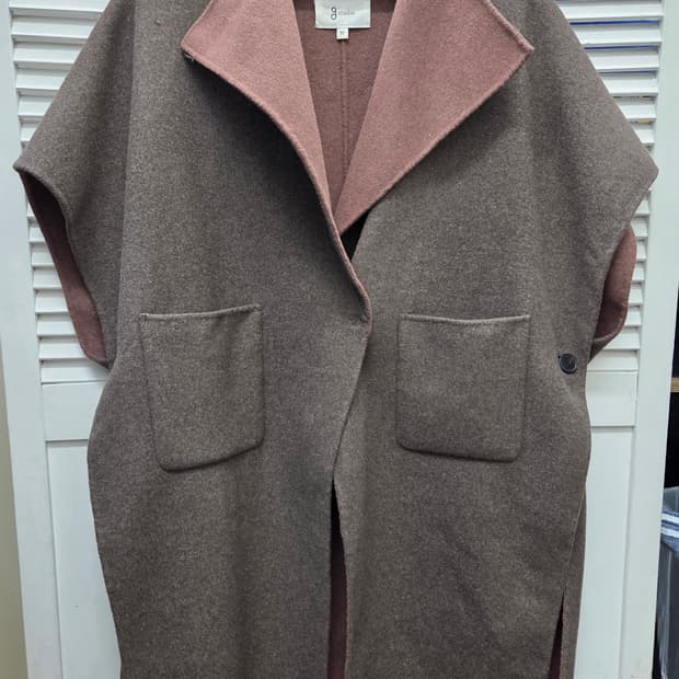 지스튜디오 지춘희 울 케이프 코트