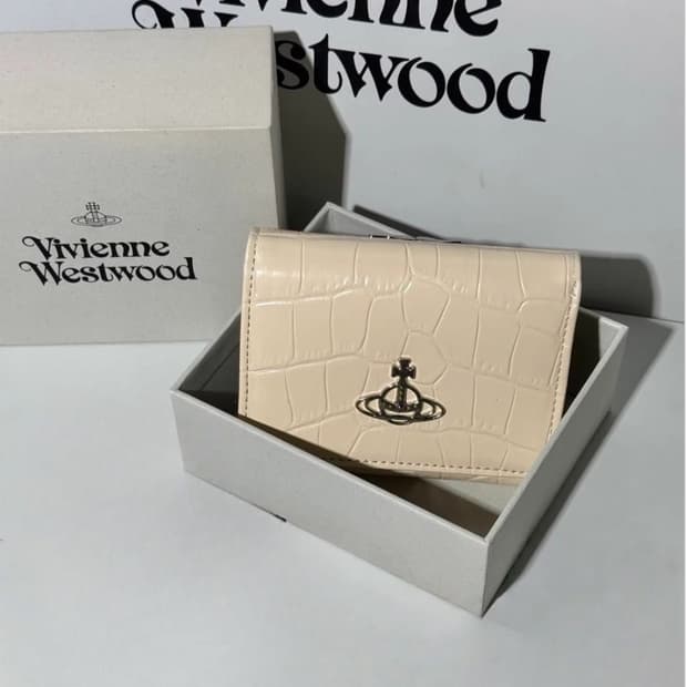 비비안웨스트우드 스킨컬러 레더 은장 하프월렛 반지갑