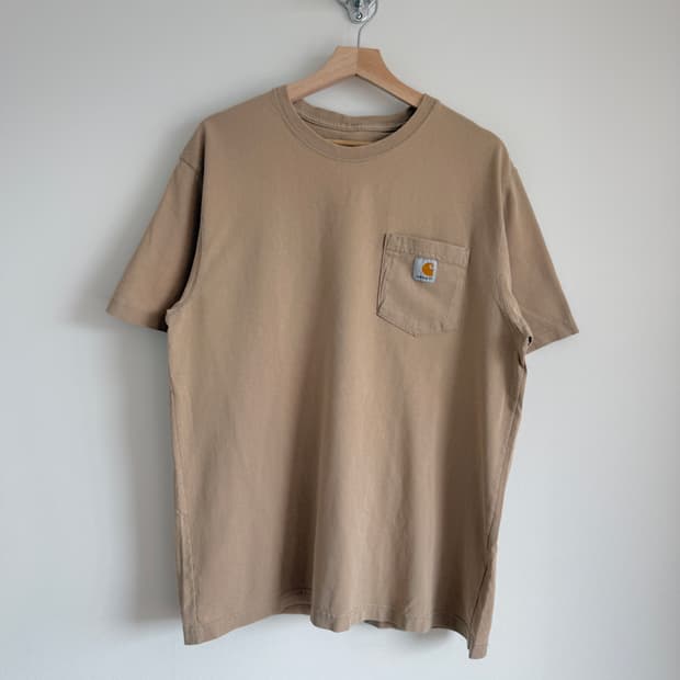 칼하트(Carhartt) 포켓 반팔 티셔츠