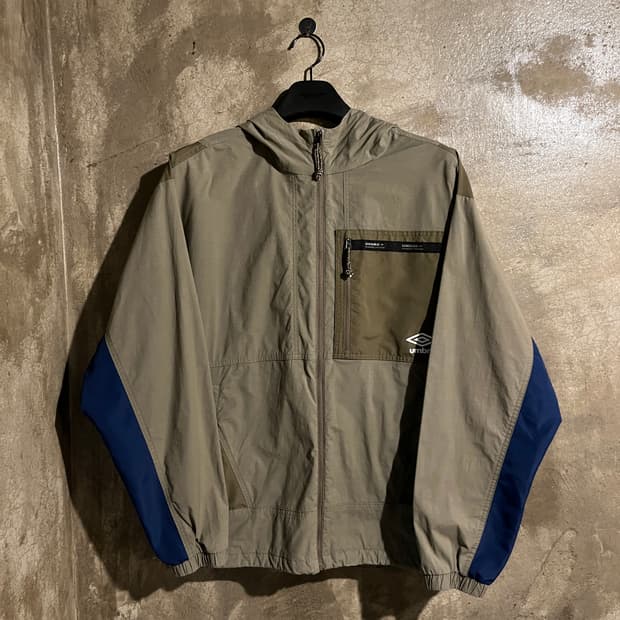 엄브로 바람막이 자켓