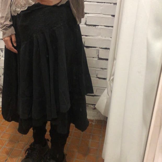 블랙 디테일 스커트