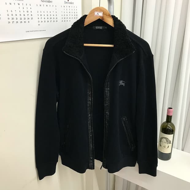 버버리 로고 집업 자켓