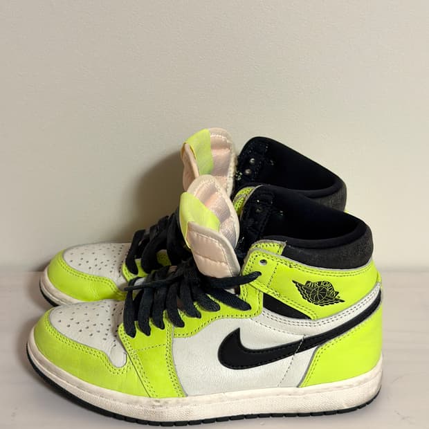 나이키 에어 조던 1 레트로 하이 OG 볼트 230