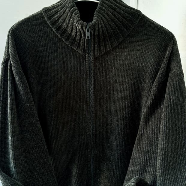 Middle gauge soft knit zip jacket