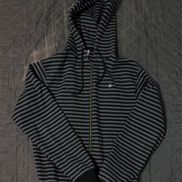 더콜디스트모먼트 후드집업