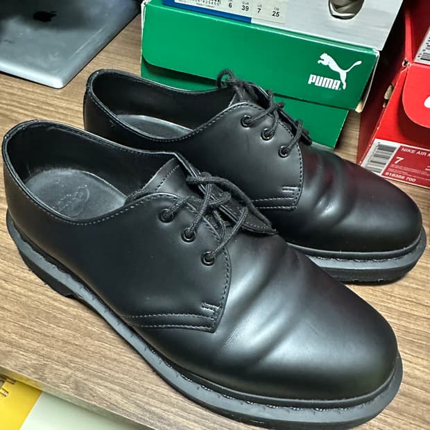 닥터마틴 1461 모노블랙(250) 판매합니다.