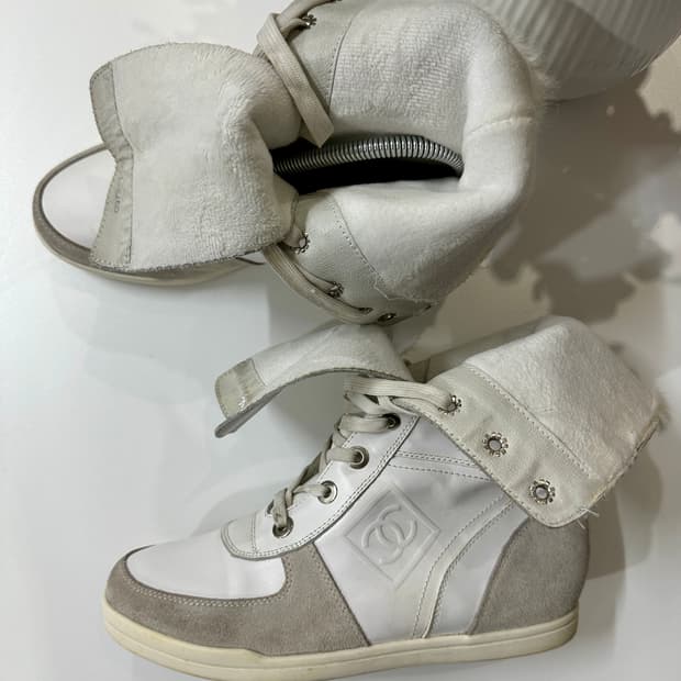 샤넬 시어링 부츠 미드사이즈 카프 화이트 레이스업