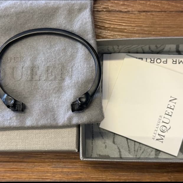 Alexander McQueen Twin Skull