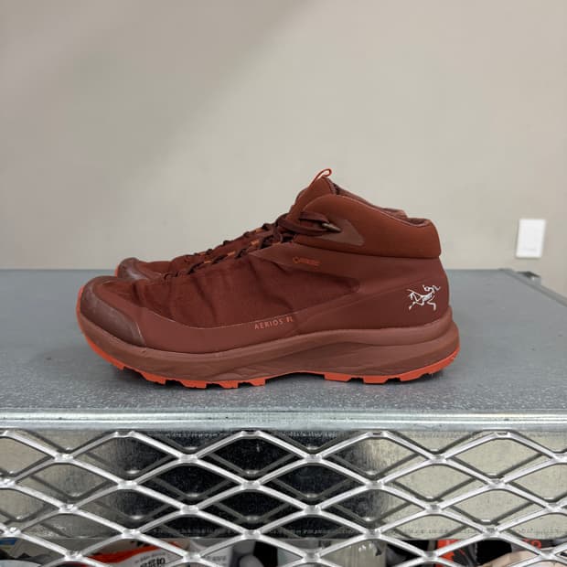 아크테릭스 에어리어스 레드 260