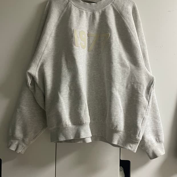 피어오브갓 에센셜 1977 스웻셔츠